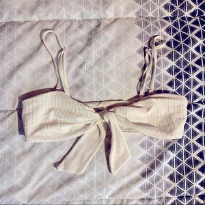 Frankie’s Bikinis Tie front ribbed bikini top🤍